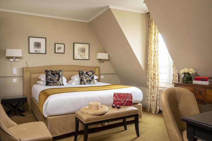 Room 32 of 62