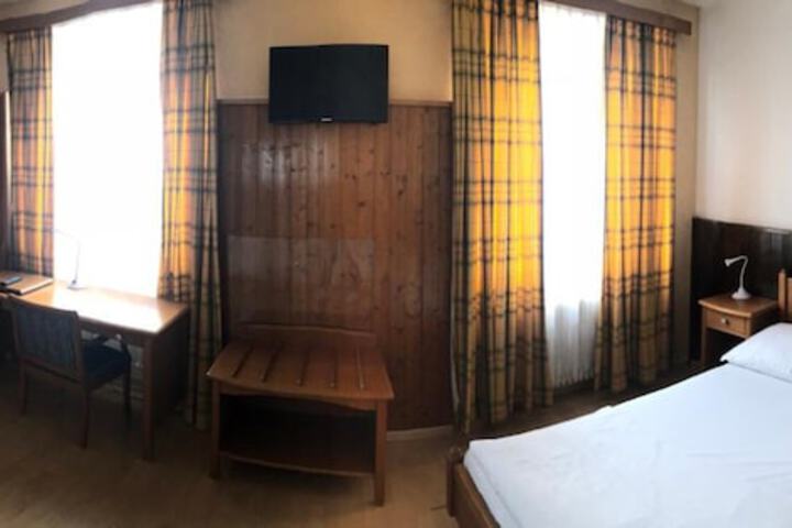 Room 10 of 69