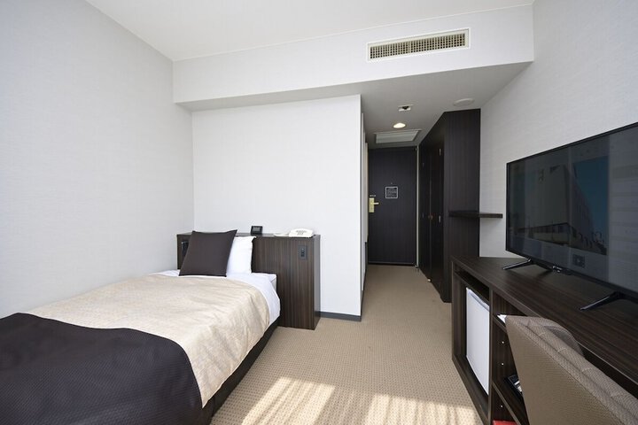 Room 8 of 27