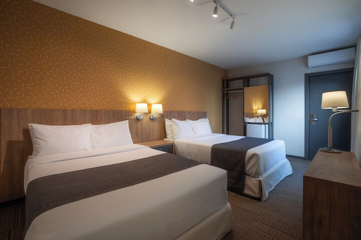 Room 5 of 40