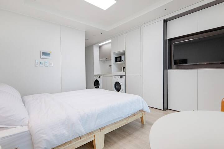 Room 407 of 640
