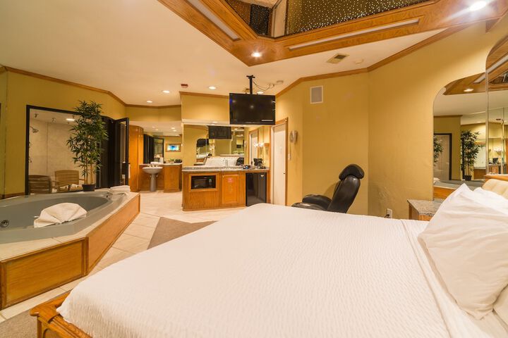 Room 5 of 63