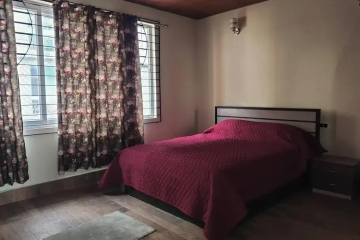 Room 4 of 10