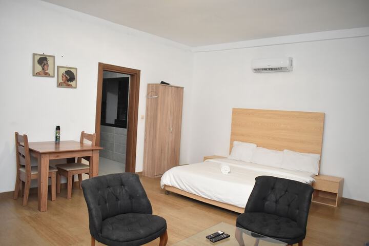 Room 18 of 28