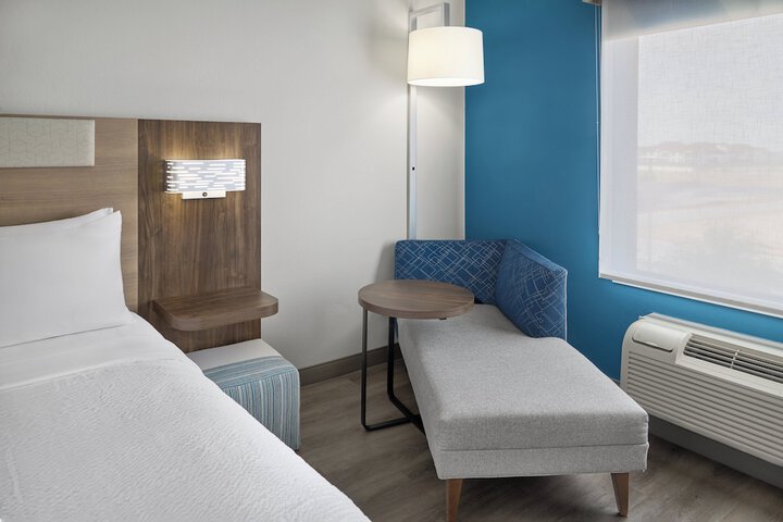Room 28 of 61