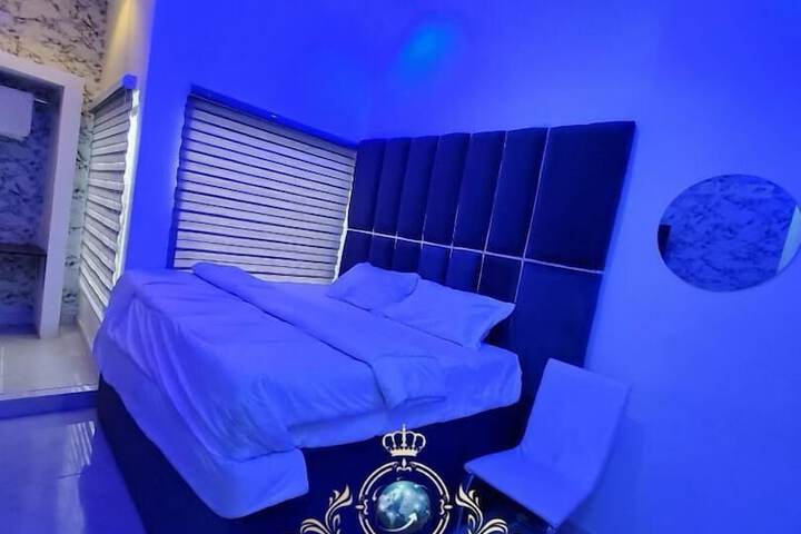 Room 4 of 15