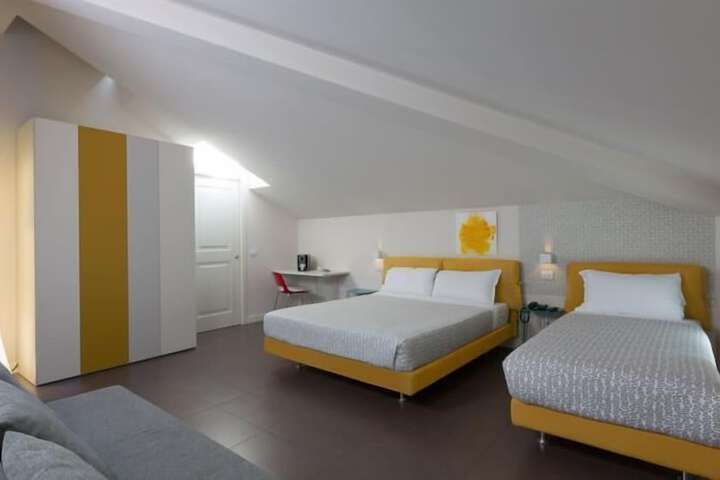 Room 14 of 32