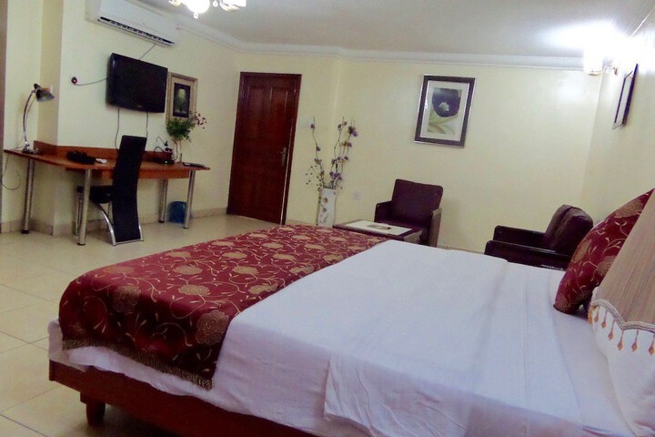 Room 6 of 37