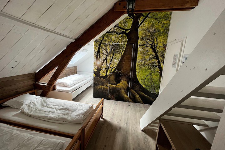Room 6 of 38