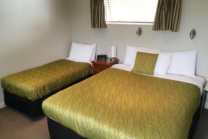 Room 12 of 37