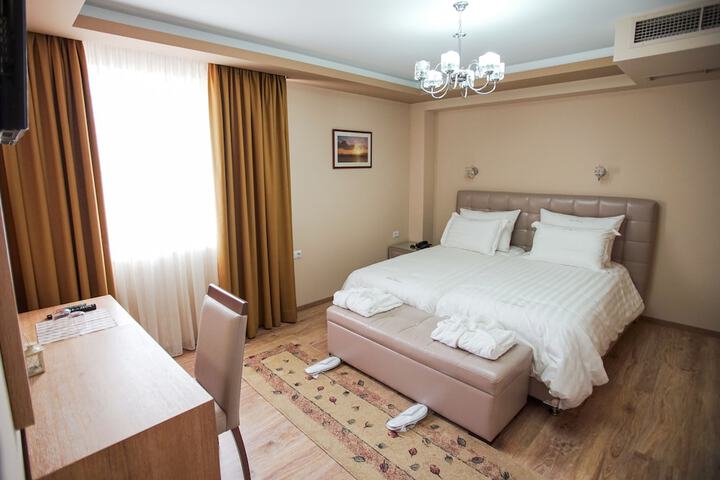 Room 8 of 20