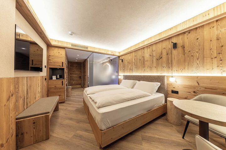 Room 3 of 81