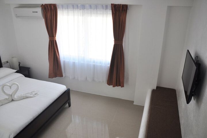 Room 6 of 296