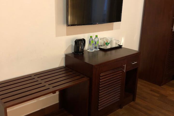 Room 5 of 76