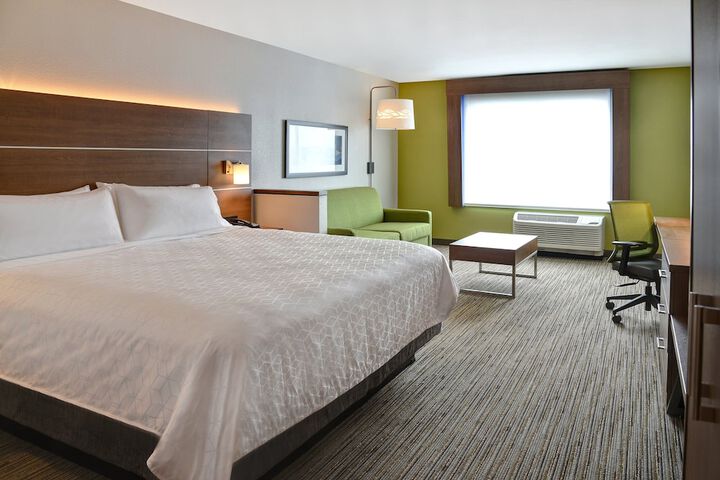 Room 10 of 83