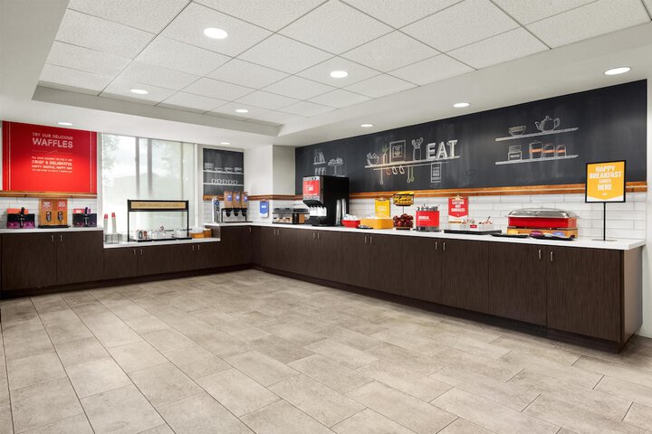 Breakfast/Coffee Service 26 of 34