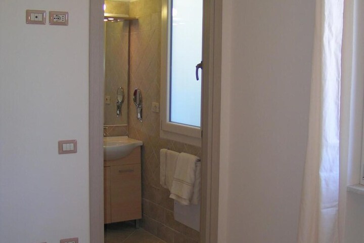 Room 14 of 32
