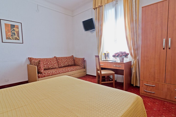 Room 23 of 61