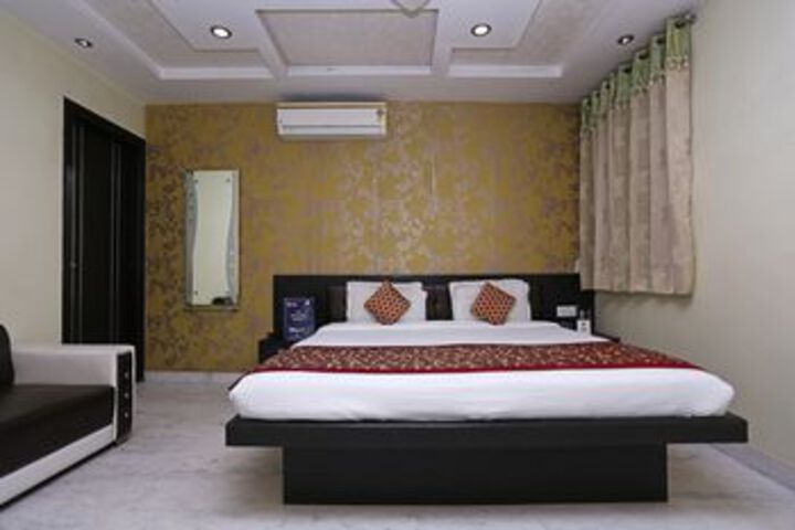 Room 9 of 21