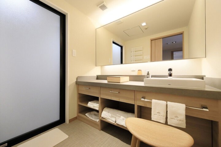Room 25 of 46