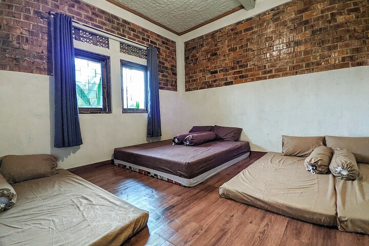 Room 2 of 13