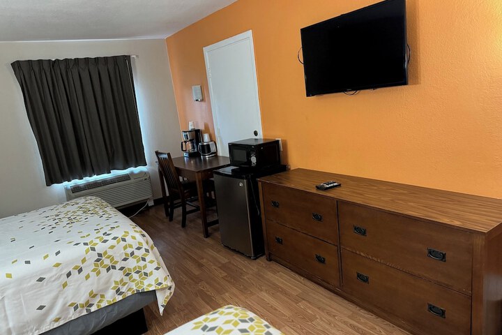 2 Double Beds (2 of 5)