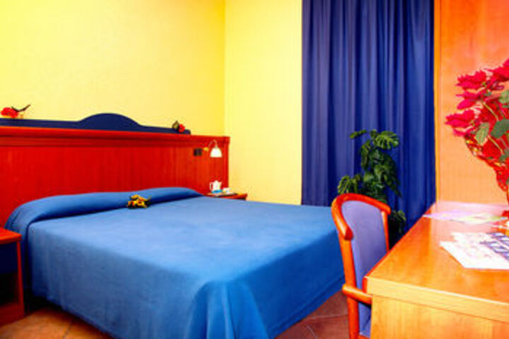 Room 15 of 25