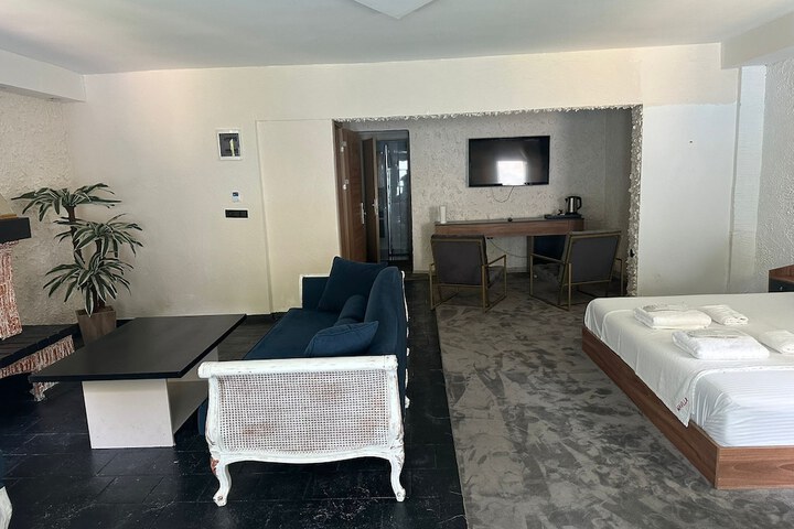 Room 32 of 104