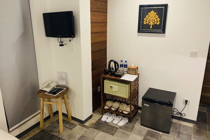 Room 32 of 43