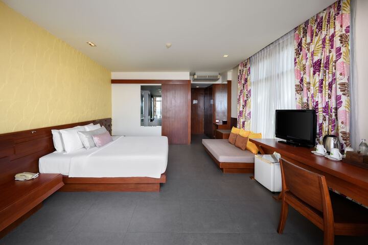 Room 14 of 38