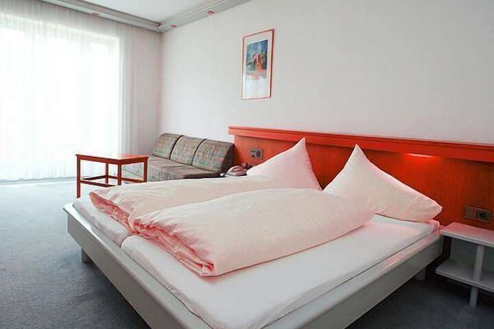 Room 3 of 56
