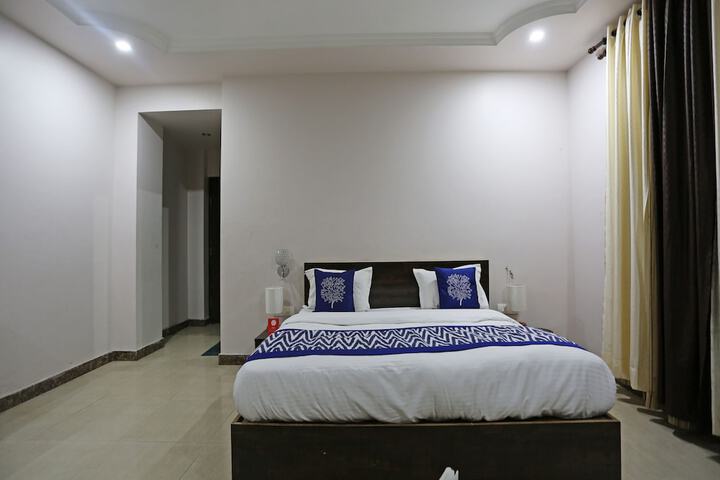 Room 13 of 20
