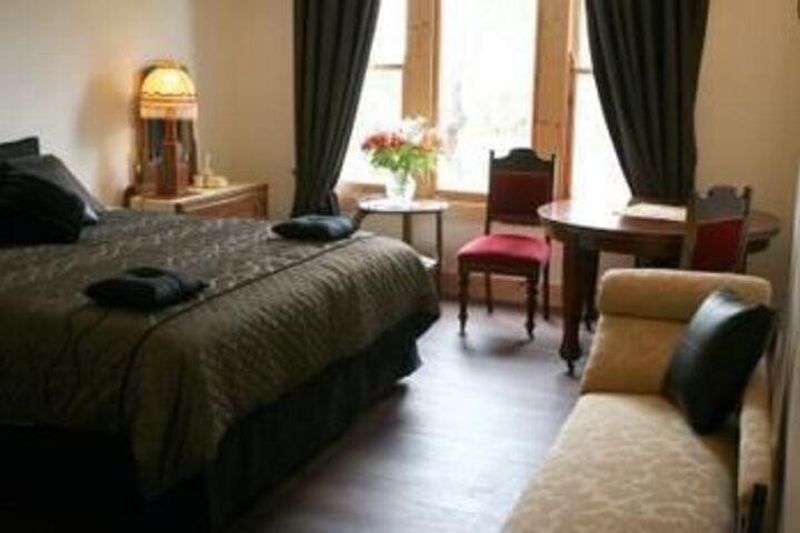 Room 2 of 10