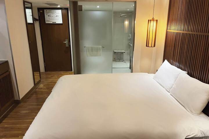 Room 26 of 48