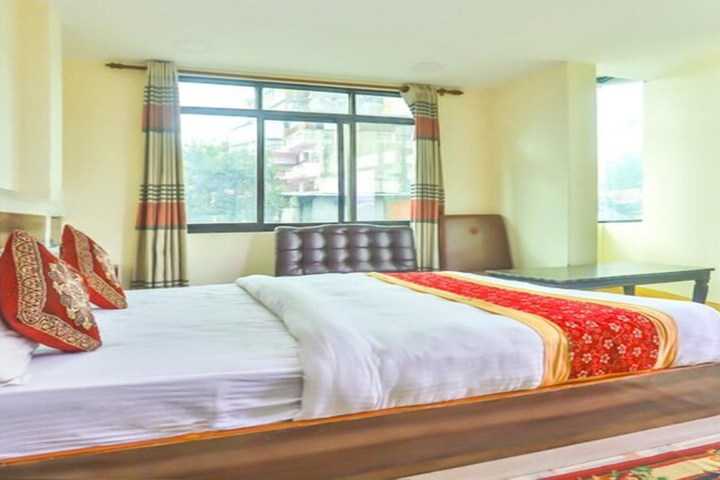 Room 5 of 12