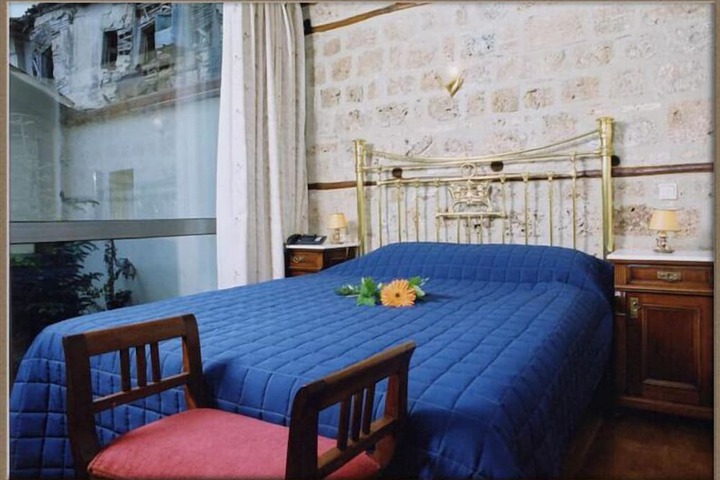 Room 12 of 26