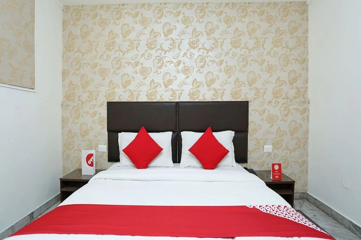 Room 4 of 13