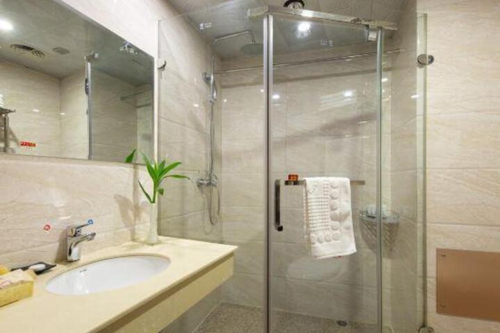 Jinghua Hotel