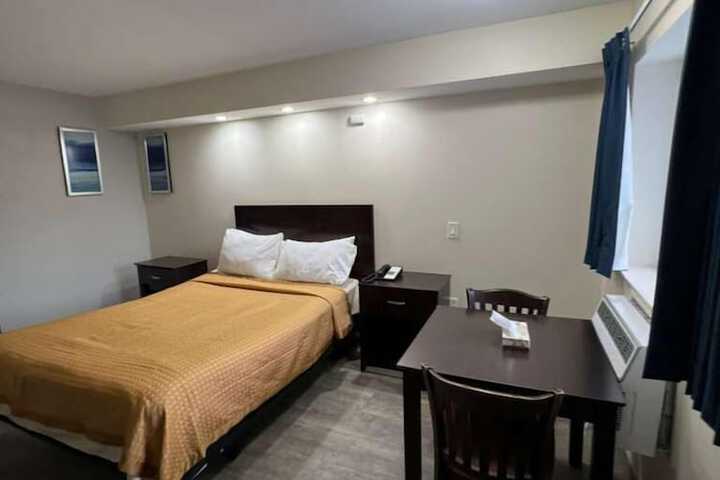 Room 7 of 13