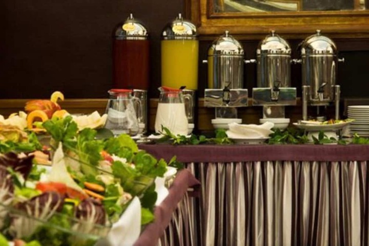 Dining 52 of 56