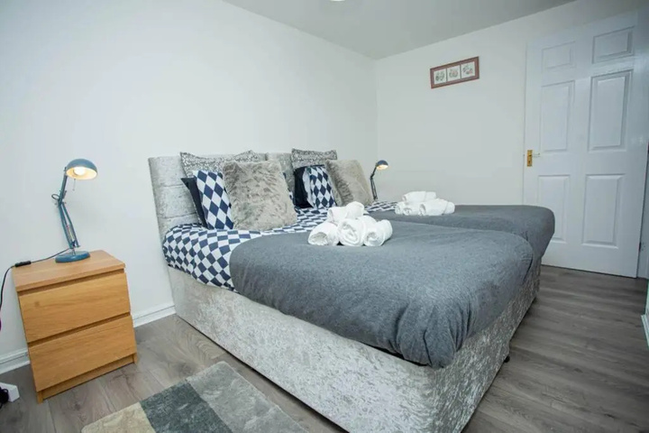 Room 4 of 12