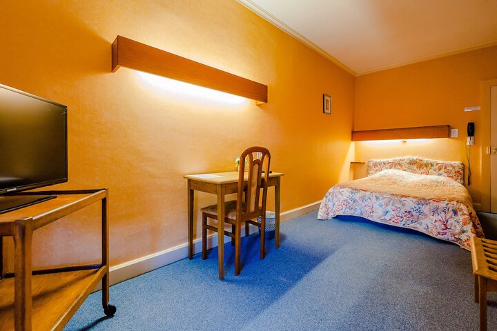 Room 16 of 41
