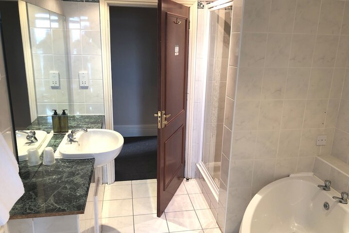 Room 72 of 149