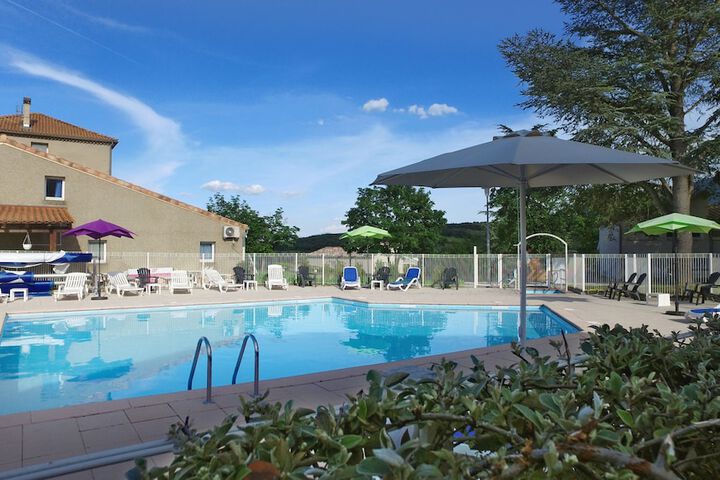 Pool 24 of 42