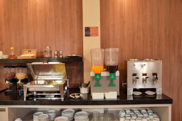 Breakfast/Coffee Service 31 of 38