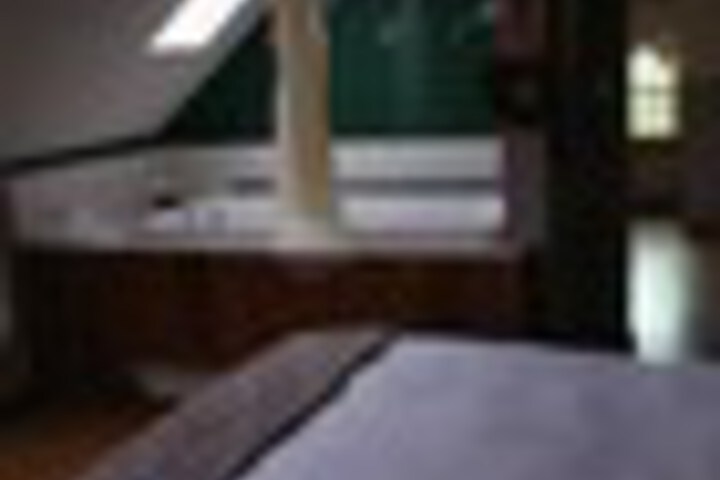 Room 50 of 198