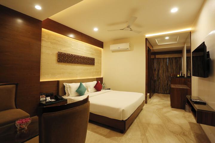 Room 5 of 31