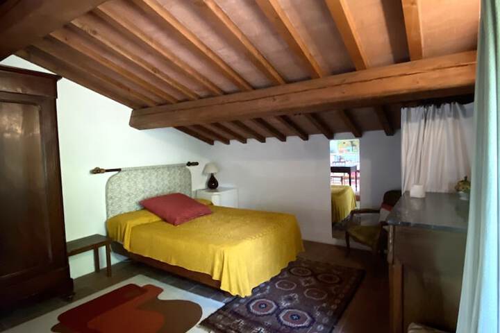 Room 2 of 27