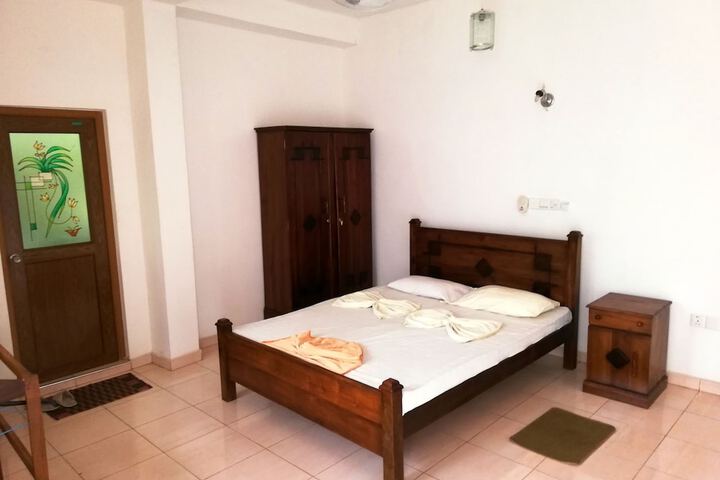 Room 9 of 25