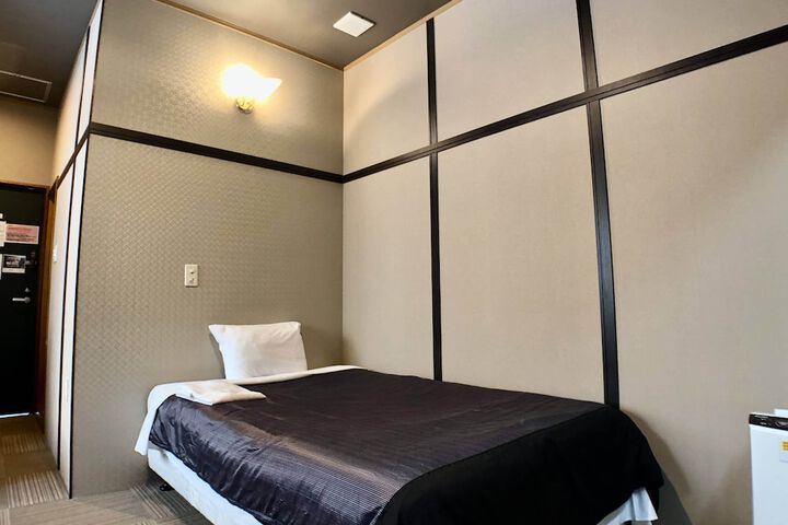 Room 13 of 79
